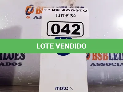 LOTE 042 - 01 APARELHO DE TELEFONE MOTO XT 1092 2ª GERAÇÃO BLACK. (NO ESTADO, LEILÃO NÃO TEM GARANTIA E NEM DEVOLUÇÃO, SUJEITO A POSSÍVEIS AVARIAS VISÍVEIS/OCULTAS E/OU AUSÊNCIA DE COMPONENTES).
