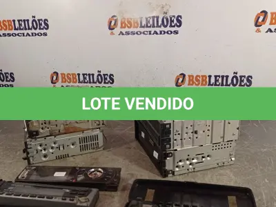 LOTE 132 - 04 APARELHOS DE SOM AUTOMOTIVO E 03 ALTO-FALANTES MARCAS E MODELOS DIVERSOS. (NO ESTADO, LEILÃO NÃO TEM GARANTIA E NEM DEVOLUÇÃO, SUJEITO A POSSÍVEIS AVARIAS VISÍVEIS/OCULTAS E/OU AUSÊNCIA DE COMPONENTES).