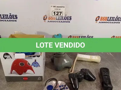 LOTE 127 - 01 IBOO E VÁRIOS CONTROLES DE VIDEOGAME MARCAS E MODELOS DIVERSOS. (NO ESTADO, LEILÃO NÃO TEM GARANTIA E NEM DEVOLUÇÃO, SUJEITO A POSSÍVEIS AVARIAS VISÍVEIS/OCULTAS E/OU AUSÊNCIA DE COMPONENTES).