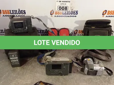 LOTE 008 - 01 LOTE COM VÁRIAS CÂMERAS FOTOGRÁFICAS MARCAS E MODELOS DIVERSOS. (NO ESTADO, LEILÃO NÃO TEM GARANTIA E NEM DEVOLUÇÃO, SUJEITO A POSSÍVEIS AVARIAS VISÍVEIS/OCULTAS E/OU AUSÊNCIA DE COMPONENTES).