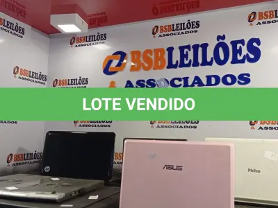 LOTE 153 - 01 MESA PARA NOTEBOOK E 04 NETBOOK’S MARCAS E MODELOS DIVERSOS. (NO ESTADO, LEILÃO NÃO TEM GARANTIA E NEM DEVOLUÇÃO, SUJEITO A POSSÍVEIS AVARIAS VISÍVEIS/OCULTAS E/OU AUSÊNCIA DE COMPONENTES).