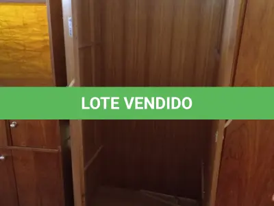 LOTE 432 - 01 ARMÁRIO EM MADEIRA COM 02 PORTAS. (NO ESTADO, LEILÃO NÃO TEM GARANTIA E NEM DEVOLUÇÃO, SUJEITO A POSSÍVEIS AVARIAS VISÍVEIS/OCULTAS E/OU AUSÊNCIA DE COMPONENTES).
