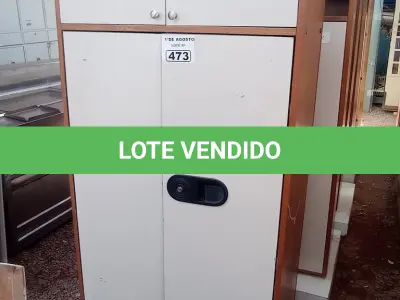 LOTE 473 - 01 ARMÁRIO EM MADEIRA COM 02 PORTAS E 04 PRATELEIRAS. (NO ESTADO, LEILÃO NÃO TEM GARANTIA E NEM DEVOLUÇÃO, SUJEITO A POSSÍVEIS AVARIAS VISÍVEIS/OCULTAS E/OU AUSÊNCIA DE COMPONENTES).