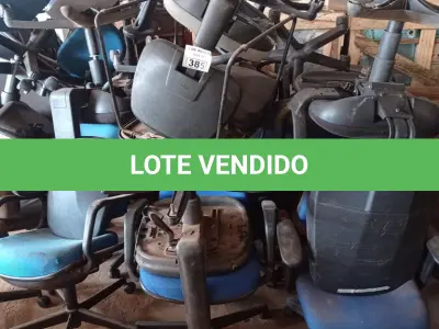 LOTE 385 - 01 LOTE COM GRANDE QUANTIDADE DE CADEIRAS DE ESCRITÓRIO MARCAS E MODELOS DIVERSOS. (NO ESTADO, LEILÃO NÃO TEM GARANTIA E NEM DEVOLUÇÃO, SUJEITO A POSSÍVEIS AVARIAS VISÍVEIS/OCULTAS E/OU AUSÊNCIA DE COMPONENTES).