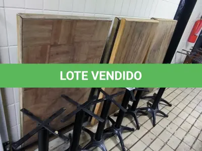 LOTE 008 - 07 PÉS DE MESA DE FERRO E 5 TAMPOS DE MADEIRA 140X70. (NO ESTADO, NÃO SABEMOS SE FUNCIONA. LEILÃO NÃO TEM GARANTIA E NEM DEVOLUÇÃO).
