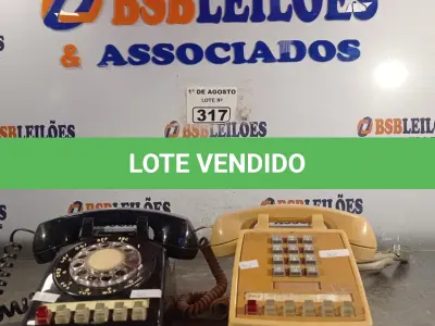 LOTE 317 - 02 APARELHOS DE TELEFONE ANTIGO. (NO ESTADO, LEILÃO NÃO TEM GARANTIA E NEM DEVOLUÇÃO, SUJEITO A POSSÍVEIS AVARIAS VISÍVEIS/OCULTAS E/OU AUSÊNCIA DE COMPONENTES).