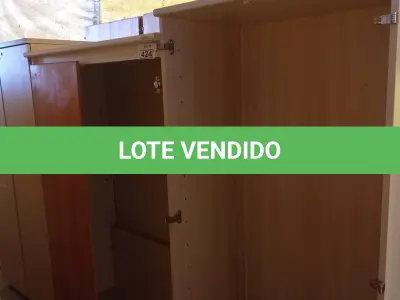 LOTE 424 - 03 ARMÁRIOS EM MADEIRA SENDO 02 COM AVARIAS. (NO ESTADO, LEILÃO NÃO TEM GARANTIA E NEM DEVOLUÇÃO, SUJEITO A POSSÍVEIS AVARIAS VISÍVEIS/OCULTAS E/OU AUSÊNCIA DE COMPONENTES).