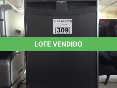 LOTE 309 - 01 MINI BAR MARCA ELECTROLUX 220V. (NO ESTADO, LEILÃO NÃO TEM GARANTIA E NEM DEVOLUÇÃO, SUJEITO A POSSÍVEIS AVARIAS VISÍVEIS/OCULTAS E/OU AUSÊNCIA DE COMPONENTES).