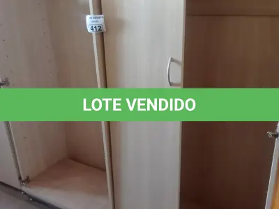 LOTE 412 - 02 ARMÁRIOS EM MADEIRA COM AVARIAS. (NO ESTADO, LEILÃO NÃO TEM GARANTIA E NEM DEVOLUÇÃO, SUJEITO A POSSÍVEIS AVARIAS VISÍVEIS/OCULTAS E/OU AUSÊNCIA DE COMPONENTES).