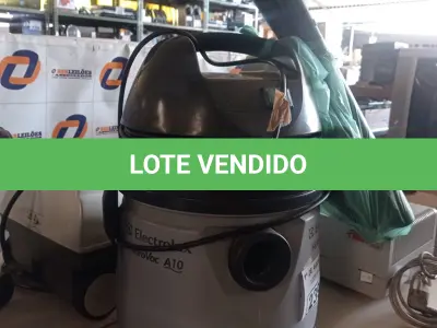 LOTE 239 - 02 ASPIRADORES DE PÓ E 01 DISPENSE PARA FILME PLÁSTICO. (NO ESTADO, LEILÃO NÃO TEM GARANTIA E NEM DEVOLUÇÃO, SUJEITO A POSSÍVEIS AVARIAS VISÍVEIS/OCULTAS E/OU AUSÊNCIA DE COMPONENTES).
