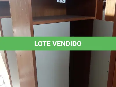 LOTE 475 - 01 ARMÁRIO EM MADEIRA COM 02 PORTAS. (NO ESTADO, LEILÃO NÃO TEM GARANTIA E NEM DEVOLUÇÃO, SUJEITO A POSSÍVEIS AVARIAS VISÍVEIS/OCULTAS E/OU AUSÊNCIA DE COMPONENTES).