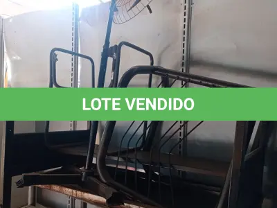 LOTE 389 - 01 ARMÁRIO, 01 BANCADA, 01 MESA, 02 POLTRONAS E 01 VENTILADOR DE COLUNA INCOMPLETOS. (NO ESTADO, LEILÃO NÃO TEM GARANTIA E NEM DEVOLUÇÃO, SUJEITO A POSSÍVEIS AVARIAS VISÍVEIS/OCULTAS E/OU AUSÊNCIA DE COMPONENTES).