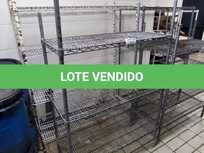 LOTE 016 - 02 PRATELEIRAS DE FERRO TRELIÇADA. (NO ESTADO, NÃO SABEMOS SE FUNCIONA. LEILÃO NÃO TEM GARANTIA E NEM DEVOLUÇÃO). 