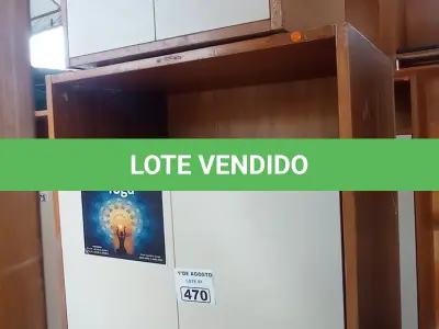 LOTE 470 - 01 ARMÁRIO ALTO E 01 BAIXO EM MADEIRA COM 02 PORTAS. (NO ESTADO, LEILÃO NÃO TEM GARANTIA E NEM DEVOLUÇÃO, SUJEITO A POSSÍVEIS AVARIAS VISÍVEIS/OCULTAS E/OU AUSÊNCIA DE COMPONENTES).