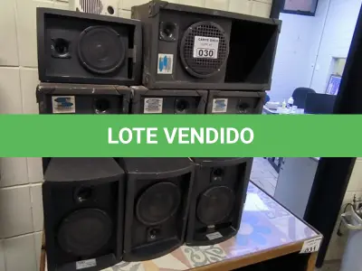 LOTE 030 - CAIXAS DE SOM DIVERSAS. (NO ESTADO, NÃO SABEMOS SE FUNCIONA. LEILÃO NÃO TEM GARANTIA E NEM DEVOLUÇÃO).