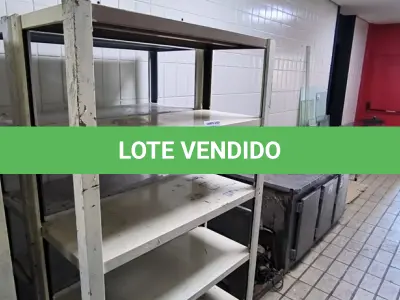 LOTE 007 - 02 ESTANTES DE CINCO PRATELEIRAS DE FERRO (NO ESTADO, NÃO SABEMOS SE FUNCIONA. LEILÃO NÃO TEM GARANTIA E NEM DEVOLUÇÃO).