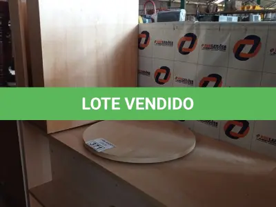 LOTE 371 - 01 RACK COM TAMPO GIRATÓRIO E 01 PORTA GABINETE EM MADEIRA. (NO ESTADO, LEILÃO NÃO TEM GARANTIA E NEM DEVOLUÇÃO, SUJEITO A POSSÍVEIS AVARIAS VISÍVEIS/OCULTAS E/OU AUSÊNCIA DE COMPONENTES).