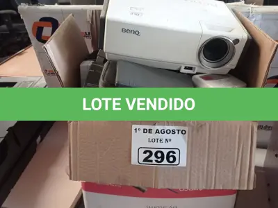 LOTE 296 - 01 PROJETOR MULTIMIDIA E ELETRÔNICOS DIVERSOS. (NO ESTADO, LEILÃO NÃO TEM GARANTIA E NEM DEVOLUÇÃO, SUJEITO A POSSÍVEIS AVARIAS VISÍVEIS/OCULTAS E/OU AUSÊNCIA DE COMPONENTES).