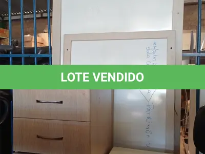 LOTE 298 - 02 GAVETEIROS, 01 MESINHA E 03 QUADROS DE AVISO. (NO ESTADO, LEILÃO NÃO TEM GARANTIA E NEM DEVOLUÇÃO, SUJEITO A POSSÍVEIS AVARIAS VISÍVEIS/OCULTAS E/OU AUSÊNCIA DE COMPONENTES).