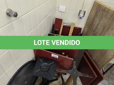LOTE 033 - MESAS DE MADEIRA DIVERSAS, TAMPO DE MÁRMORE E 02 PÉS DE FERRO. (NO ESTADO, NÃO SABEMOS SE FUNCIONA. LEILÃO NÃO TEM GARANTIA E NEM DEVOLUÇÃO).
