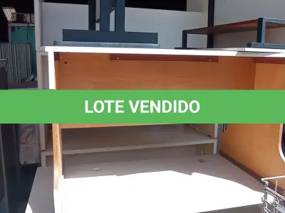 LOTE 479 - 06 MESAS EM MADEIRA MARCAS E MODELOS DIVERSOS. (NO ESTADO, LEILÃO NÃO TEM GARANTIA E NEM DEVOLUÇÃO, SUJEITO A POSSÍVEIS AVARIAS VISÍVEIS/OCULTAS E/OU AUSÊNCIA DE COMPONENTES).