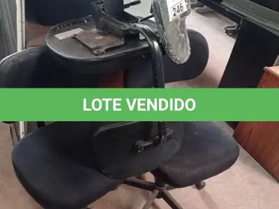 LOTE 246 - 04 CADEIRAS DE ESCRITÓRIO SENDO 03 COM BASE GIRATÓRIA. (NO ESTADO, LEILÃO NÃO TEM GARANTIA E NEM DEVOLUÇÃO, SUJEITO A POSSÍVEIS AVARIAS VISÍVEIS/OCULTAS E/OU AUSÊNCIA DE COMPONENTES).