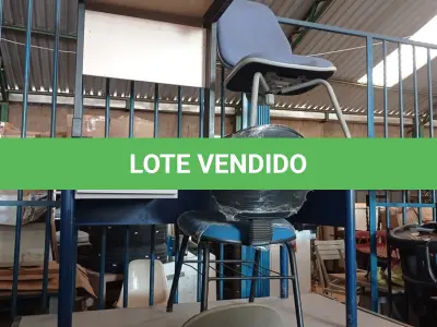 LOTE 378 - 03 MESAS E 03 CADEIRAS DE ESCRITÓRIO MARCAS E MODELOS DIVERSOS. (NO ESTADO, LEILÃO NÃO TEM GARANTIA E NEM DEVOLUÇÃO, SUJEITO A POSSÍVEIS AVARIAS VISÍVEIS/OCULTAS E/OU AUSÊNCIA DE COMPONENTES).