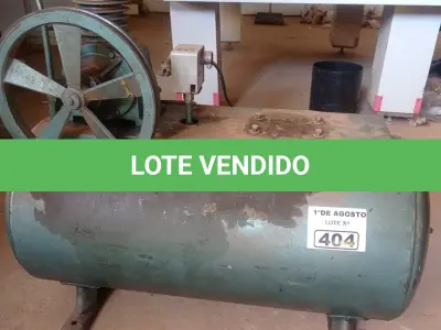 LOTE 404 - 01 COMPRESSOR DE AR COM AVARIAS. (NO ESTADO, LEILÃO NÃO TEM GARANTIA E NEM DEVOLUÇÃO, SUJEITO A POSSÍVEIS AVARIAS VISÍVEIS/OCULTAS E/OU AUSÊNCIA DE COMPONENTES).