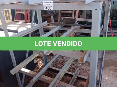 LOTE 460 - 01 PRATELEIRA FEITA COM CANTONEIRAS DE FERRO. (NO ESTADO, LEILÃO NÃO TEM GARANTIA E NEM DEVOLUÇÃO, SUJEITO A POSSÍVEIS AVARIAS VISÍVEIS/OCULTAS E/OU AUSÊNCIA DE COMPONENTES).