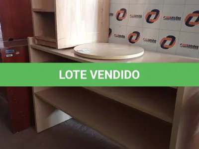 LOTE 376 - 01 RACK COM TAMPO GIRATÓRIO E 01 PORTA GABINETE EM MADEIRA. (NO ESTADO, LEILÃO NÃO TEM GARANTIA E NEM DEVOLUÇÃO, SUJEITO A POSSÍVEIS AVARIAS VISÍVEIS/OCULTAS E/OU AUSÊNCIA DE COMPONENTES).