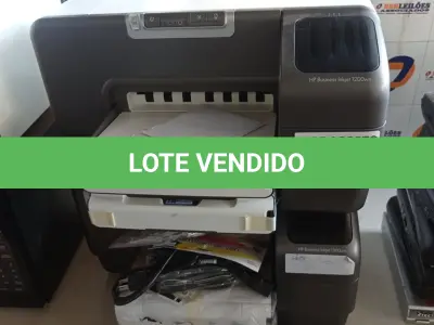LOTE 333 - 02 IMPRESSORAS MARCAS HP MODELO INK JET 1200WN INCOMPLETAS. (NO ESTADO, LEILÃO NÃO TEM GARANTIA E NEM DEVOLUÇÃO, SUJEITO A POSSÍVEIS AVARIAS VISÍVEIS/OCULTAS E/OU AUSÊNCIA DE COMPONENTES).