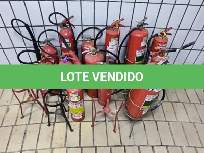 LOTE 023 - 01 LOTE DE DIVERSOS EXTINTORES. (NO ESTADO, NÃO SABEMOS SE FUNCIONA. LEILÃO NÃO TEM GARANTIA E NEM DEVOLUÇÃO).