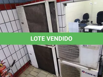LOTE 021 - 4 CONDENSADORES DE AR CONDICIONADO. (NO ESTADO, NÃO SABEMOS SE FUNCIONA. LEILÃO NÃO TEM GARANTIA E NEM DEVOLUÇÃO).