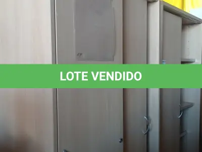 LOTE 421 - 02 ARMÁRIOS EM MADEIRA COM PORTAS DE CORRER. (NO ESTADO, LEILÃO NÃO TEM GARANTIA E NEM DEVOLUÇÃO, SUJEITO A POSSÍVEIS AVARIAS VISÍVEIS/OCULTAS E/OU AUSÊNCIA DE COMPONENTES).