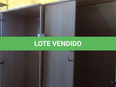 LOTE 412 - 02 ARMÁRIOS EM MADEIRA COM AVARIAS. (NO ESTADO, LEILÃO NÃO TEM GARANTIA E NEM DEVOLUÇÃO, SUJEITO A POSSÍVEIS AVARIAS VISÍVEIS/OCULTAS E/OU AUSÊNCIA DE COMPONENTES).