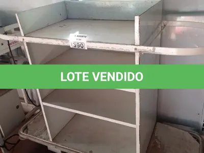 LOTE 390 - 01 EXPOSITOR EM AÇO COM RODINHAS. (NO ESTADO, LEILÃO NÃO TEM GARANTIA E NEM DEVOLUÇÃO, SUJEITO A POSSÍVEIS AVARIAS VISÍVEIS/OCULTAS E/OU AUSÊNCIA DE COMPONENTES).
