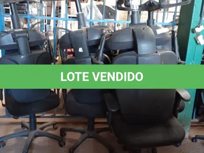 LOTE 347 - 01 LOTE COM VÁRIAS CADEIRAS DE ESCRITÓRIO COM BASE GIRATÓRIA. (NO ESTADO, LEILÃO NÃO TEM GARANTIA E NEM DEVOLUÇÃO, SUJEITO A POSSÍVEIS AVARIAS VISÍVEIS/OCULTAS E/OU AUSÊNCIA DE COMPONENTES).