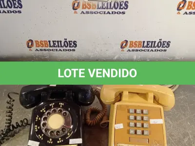 LOTE 317 - 02 APARELHOS DE TELEFONE ANTIGO. (NO ESTADO, LEILÃO NÃO TEM GARANTIA E NEM DEVOLUÇÃO, SUJEITO A POSSÍVEIS AVARIAS VISÍVEIS/OCULTAS E/OU AUSÊNCIA DE COMPONENTES).
