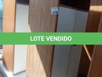 LOTE 476 - 01 ARMÁRIO EM MADEIRA COM 02 PORTAS E 01 PRATELEIRAS. (NO ESTADO, LEILÃO NÃO TEM GARANTIA E NEM DEVOLUÇÃO, SUJEITO A POSSÍVEIS AVARIAS VISÍVEIS/OCULTAS E/OU AUSÊNCIA DE COMPONENTES).