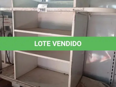LOTE 390 - 01 EXPOSITOR EM AÇO COM RODINHAS. (NO ESTADO, LEILÃO NÃO TEM GARANTIA E NEM DEVOLUÇÃO, SUJEITO A POSSÍVEIS AVARIAS VISÍVEIS/OCULTAS E/OU AUSÊNCIA DE COMPONENTES).