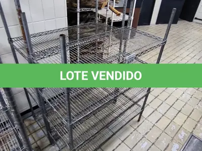 LOTE 017 - 02 PRATELEIRAS DE FERRO TRELIÇADA. (NO ESTADO, NÃO SABEMOS SE FUNCIONA. LEILÃO NÃO TEM GARANTIA E NEM DEVOLUÇÃO).