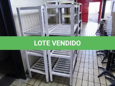 LOTE 010 - 02 ESTANTES DE QUATRO PRATELEIRAS FERRO VAZADO (NO ESTADO, NÃO SABEMOS SE FUNCIONA. LEILÃO NÃO TEM GARANTIA E NEM DEVOLUÇÃO).