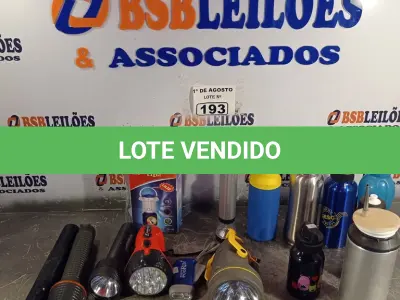 LOTE 193 - 01 LOTE COM VÁRIAS GARRAFAS E LANTERNAS MARCAS E MODELOS DIVERSOS. (NO ESTADO, LEILÃO NÃO TEM GARANTIA E NEM DEVOLUÇÃO, SUJEITO A POSSÍVEIS AVARIAS VISÍVEIS/OCULTAS E/OU AUSÊNCIA DE COMPONENTES).