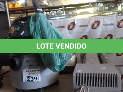 LOTE 239 - 02 ASPIRADORES DE PÓ E 01 DISPENSE PARA FILME PLÁSTICO. (NO ESTADO, LEILÃO NÃO TEM GARANTIA E NEM DEVOLUÇÃO, SUJEITO A POSSÍVEIS AVARIAS VISÍVEIS/OCULTAS E/OU AUSÊNCIA DE COMPONENTES).