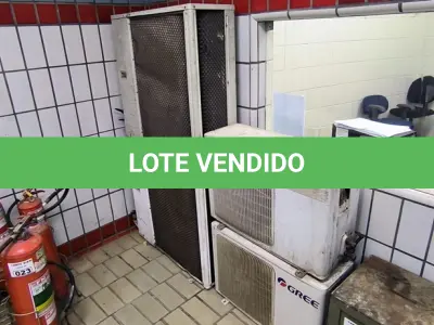 LOTE 021 - 4 CONDENSADORES DE AR CONDICIONADO. (NO ESTADO, NÃO SABEMOS SE FUNCIONA. LEILÃO NÃO TEM GARANTIA E NEM DEVOLUÇÃO).