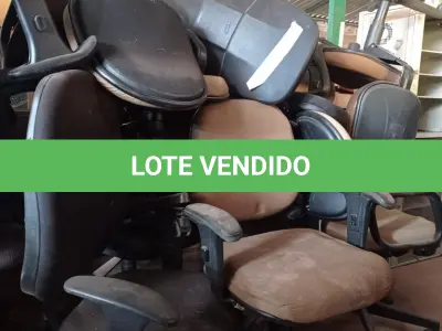LOTE 382 - 01 LOTE COM GRANDE QUANTIDADE DE CADEIRAS DE ESCRITÓRIO MARCAS E MODELOS DIVERSOS. (NO ESTADO, LEILÃO NÃO TEM GARANTIA E NEM DEVOLUÇÃO, SUJEITO A POSSÍVEIS AVARIAS VISÍVEIS/OCULTAS E/OU AUSÊNCIA DE COMPONENTES).