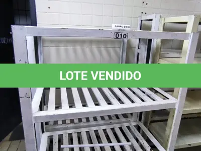 LOTE 010 - 02 ESTANTES DE QUATRO PRATELEIRAS FERRO VAZADO (NO ESTADO, NÃO SABEMOS SE FUNCIONA. LEILÃO NÃO TEM GARANTIA E NEM DEVOLUÇÃO).