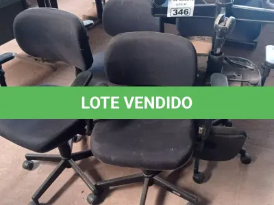 LOTE 346 - 05 CADEIRAS DE ESCRITÓRIO COM BASE GIRATÓRIA. (NO ESTADO, LEILÃO NÃO TEM GARANTIA E NEM DEVOLUÇÃO, SUJEITO A POSSÍVEIS AVARIAS VISÍVEIS/OCULTAS E/OU AUSÊNCIA DE COMPONENTES).