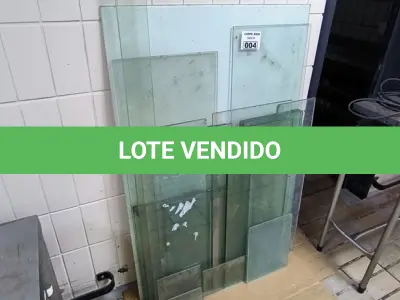 LOTE 004 - VIDROS DIVERSOS. (NO ESTADO, NÃO SABEMOS SE FUNCIONA. LEILÃO NÃO TEM GARANTIA E NEM DEVOLUÇÃO).