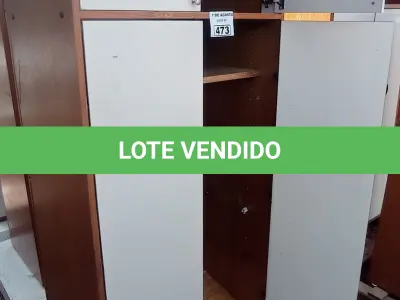 LOTE 473 - 01 ARMÁRIO EM MADEIRA COM 02 PORTAS E 04 PRATELEIRAS. (NO ESTADO, LEILÃO NÃO TEM GARANTIA E NEM DEVOLUÇÃO, SUJEITO A POSSÍVEIS AVARIAS VISÍVEIS/OCULTAS E/OU AUSÊNCIA DE COMPONENTES).